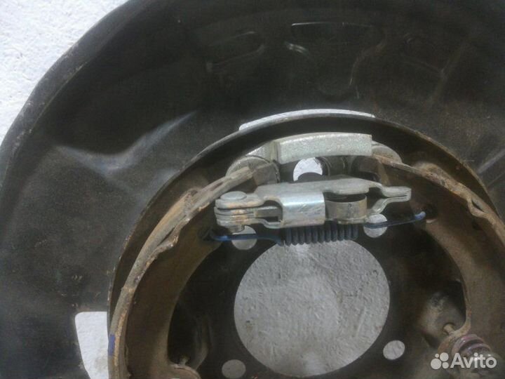 Тормозной барабан задний левый Lexus Is 2005