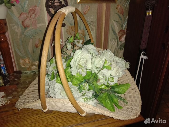 Корзина плетенная из лозы