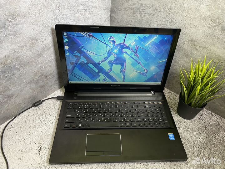 Игровой почти как новый ноутбук Lenovo