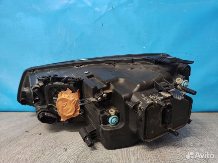 Фара правая Volkswagen Touareg 2 2010-2018