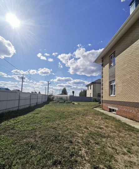 Коттедж 296 м² на участке 12 сот.