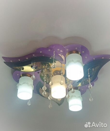 Продам люстру