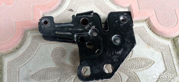 Замок капота audi