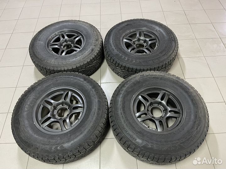 Комлект зимних колёс Nokian 265/75R16 6x139.7 ET20