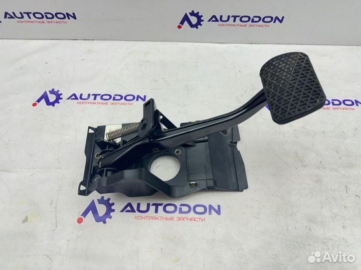 Педаль тормоза Mercedes C-Class W203