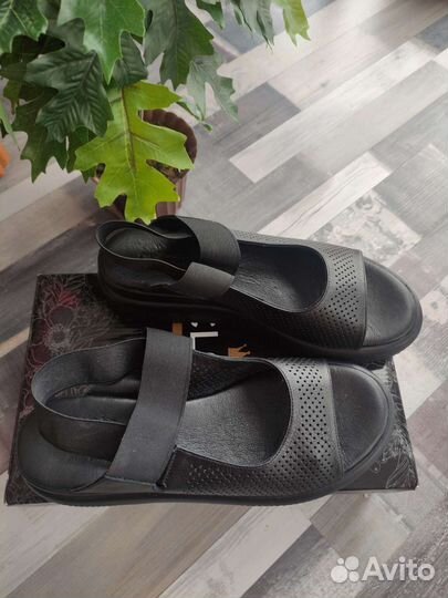 Босоножки Clovis