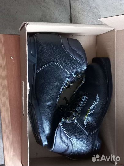 Лыжные ботинки