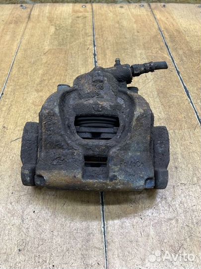 Тормозной суппорт передний левый Ford Mondeo ufba