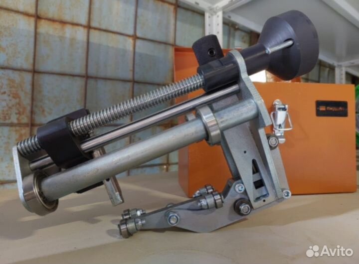 Устройство для снятия оксидного слоя