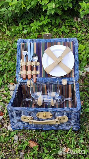 Корзина для пикника с посудой