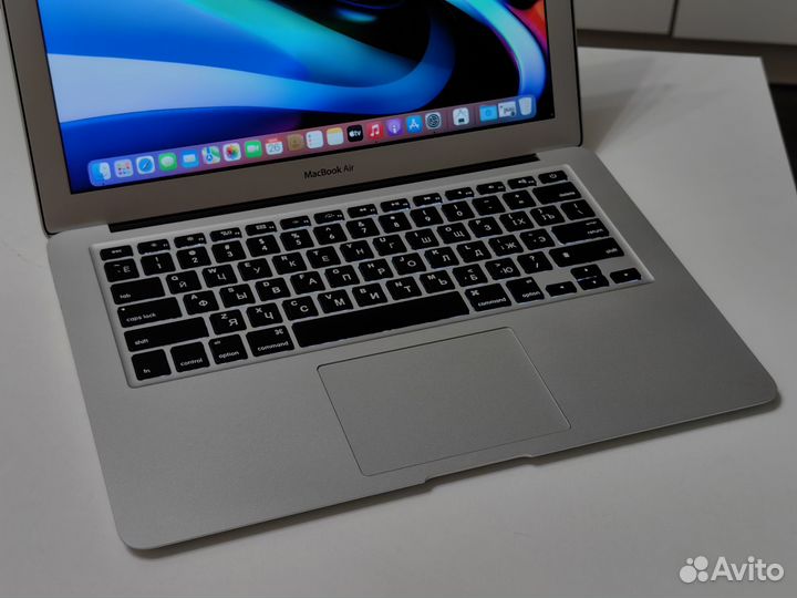 Macbook Air 13 2017 128gb 8gb 332 цикла