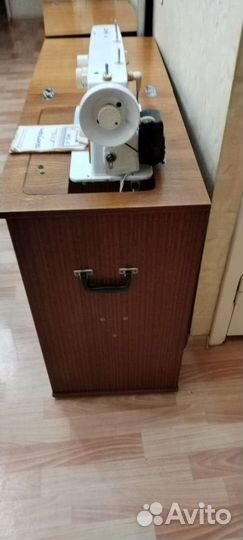 Швейная машина Чайка 142м