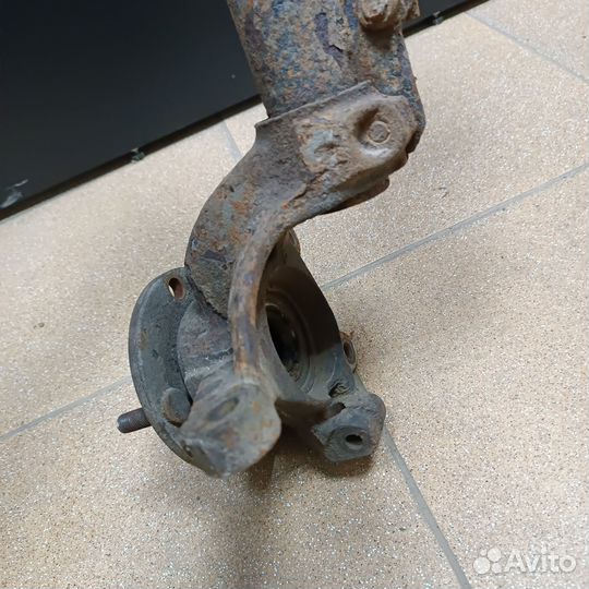 Кулак поворотный левый Форд Фиеста 3
