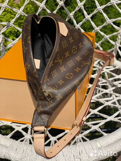 Сумка бананка louis vuitton женская