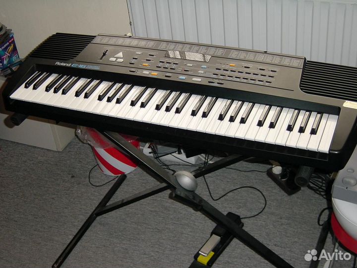 Продаю синтезатор roland-e 16