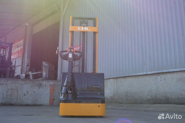 Самоходный штабелер CHL 1200 кг