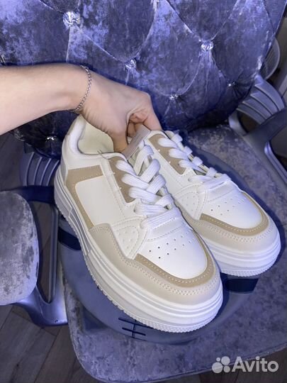 Бежевые кроссовки 37