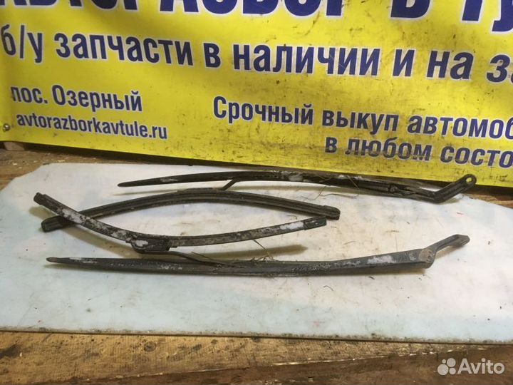 Поводок стеклоочистителя LADA 2110