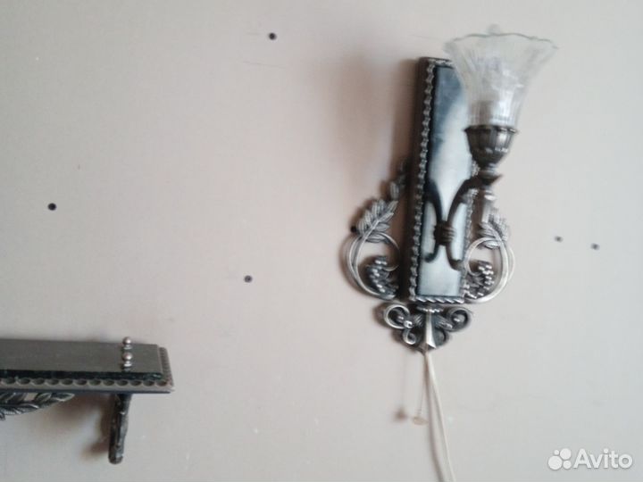 Светильники настенные и полка