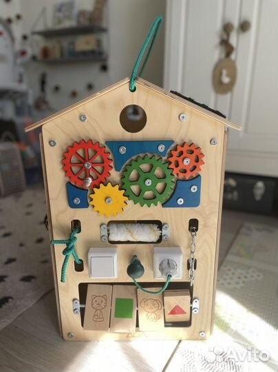 Бизиборд занятный дом