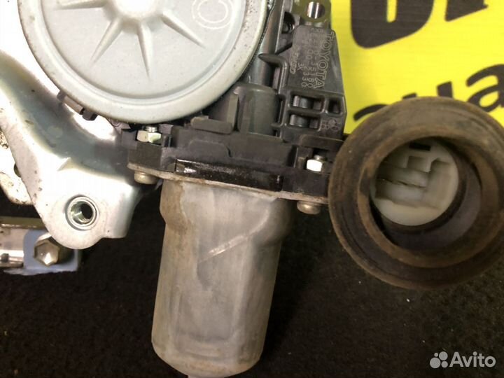 Стеклоподъемник передний правый Toyota Corolla 150