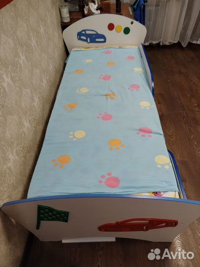 Комплект мебели для мальчика (кровать и комод)