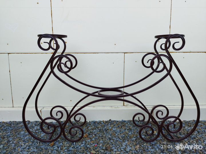 Кованые цветочницы