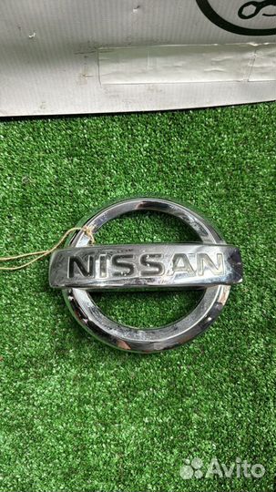 Эмблема передняя Nissan Qashqai J10 2.0 MR20 2011