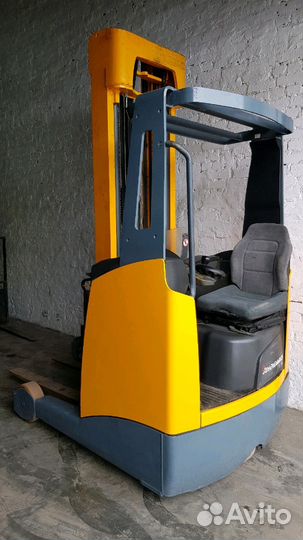 Штабелер (ричтрак) Jungheinrich ETV 114, 2011