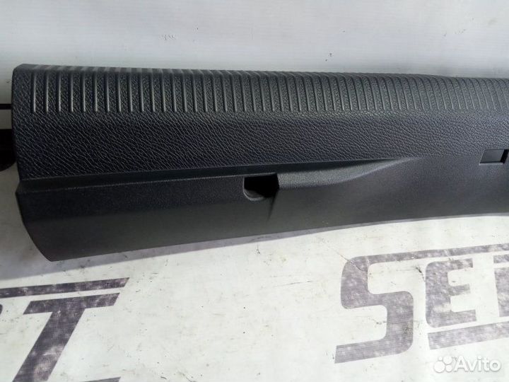 Накладка замка багажника Volkswagen Passat B7