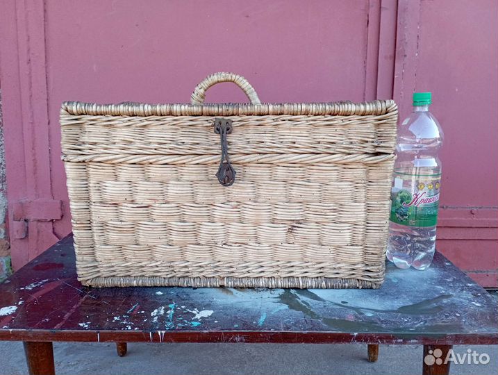 Сундук (короб) плетëный старый