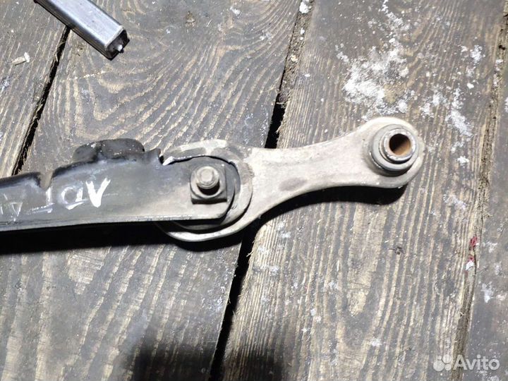 Подушка двигателя нижняя с кронштейном Рено Логан