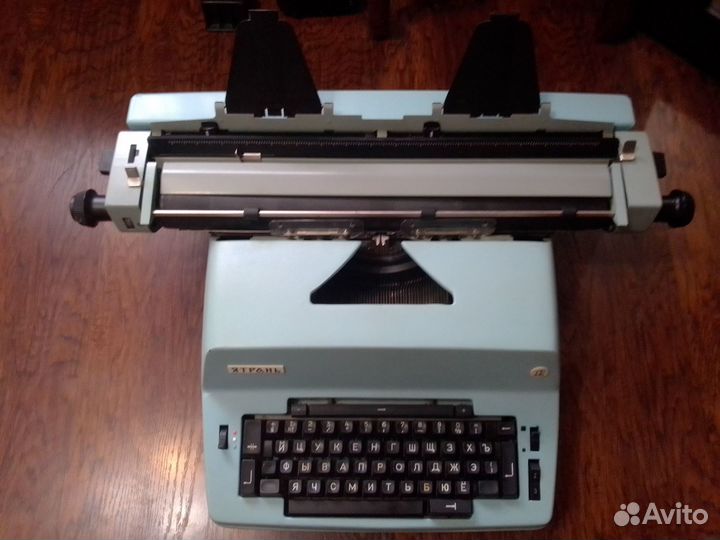 Электрическая печатная (пишущая) машинка Ятрань