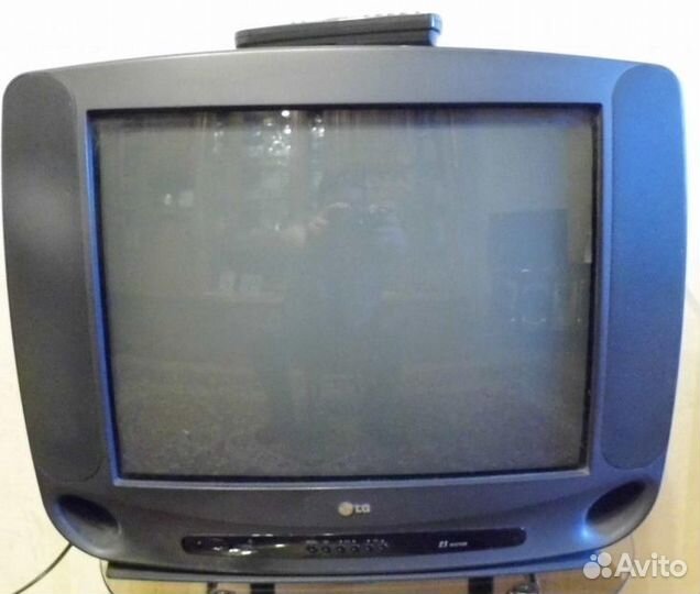 Телевизор бу LG CF-21B80