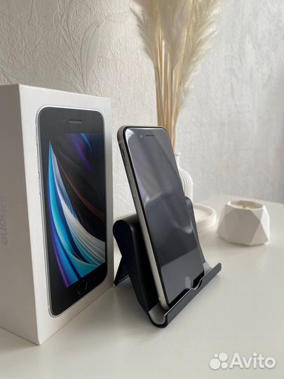 iPhone SE, 64 ГБ