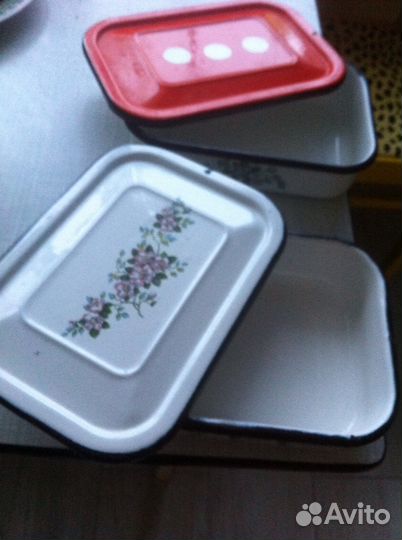 Эмаль. Лоток. Масленка и чайник заварной