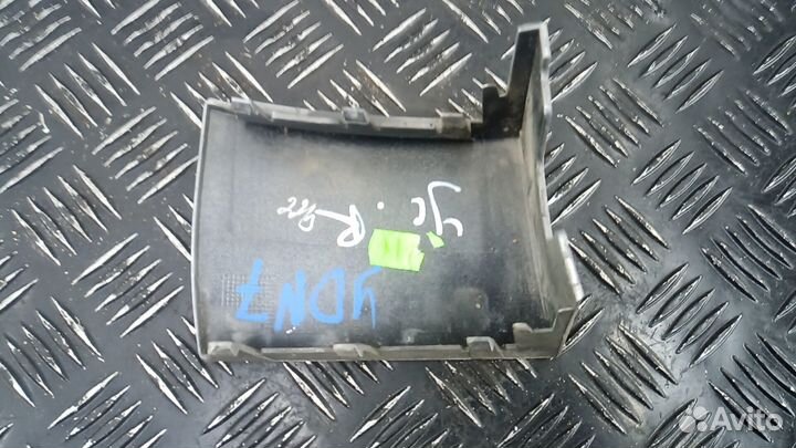 Ус под фонарь правый skoda yeti 1 2011