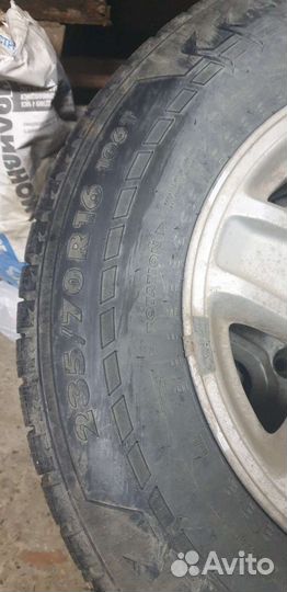 Nokian Tyres Hakkapeliitta 4 235/70 R16