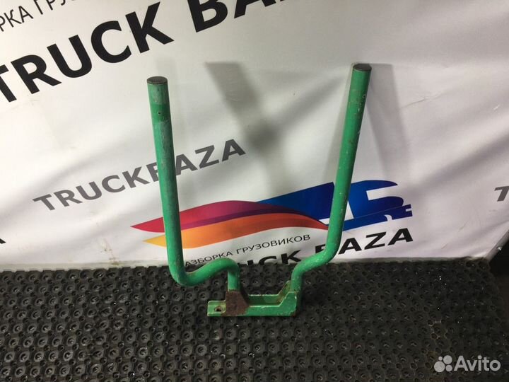 Кронштейн крыла левый Volvo FH