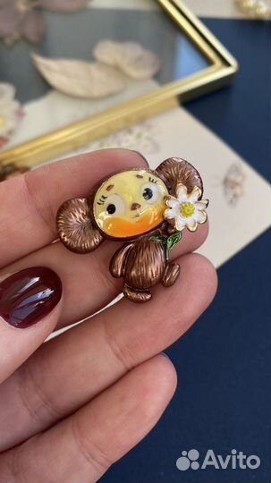 Брошь чебурашка