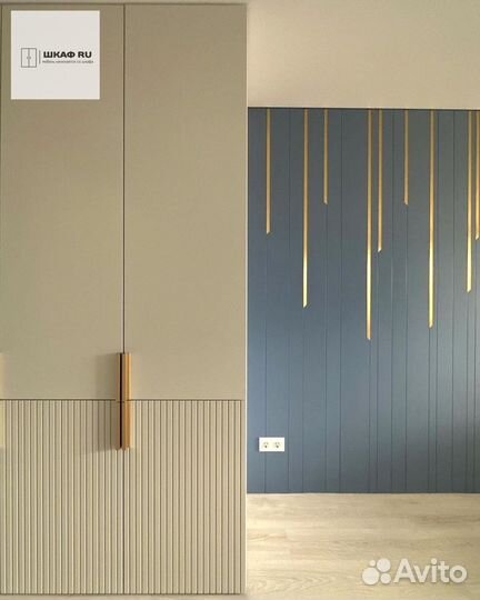 Шкаф-купе с зеркалом