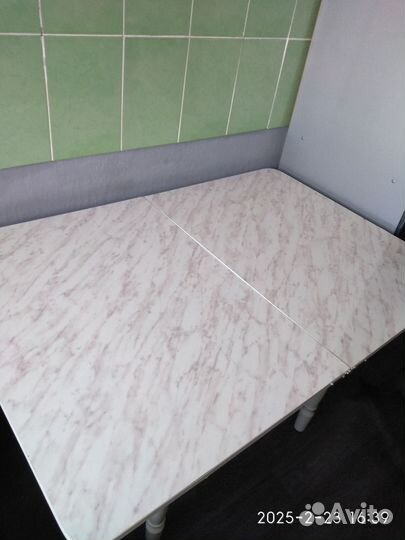 Раскладной обеденный стол с 2 табуретками