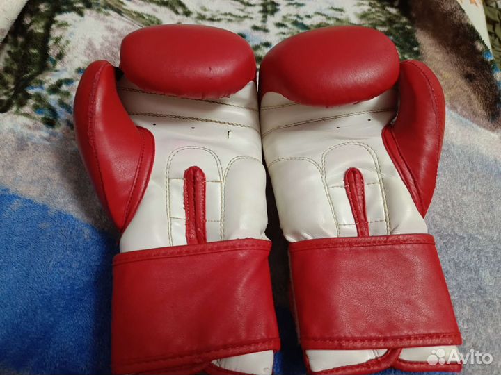 Боксерские перчатки clinch