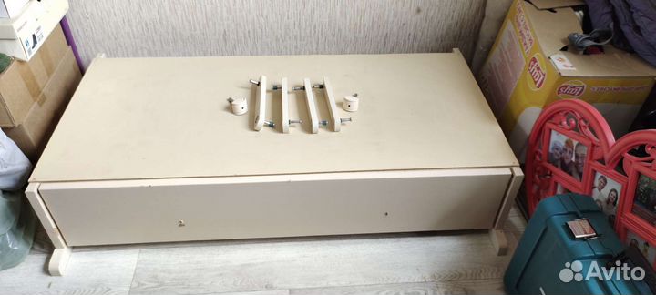 Детская кроватка с маятником