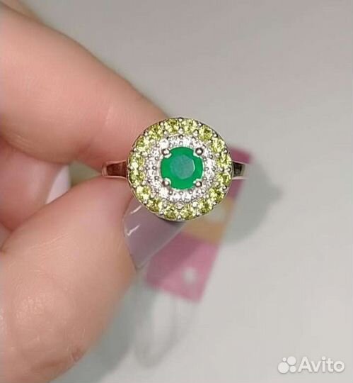 Серебряное кольцо с зелёным агатом и перидотами 18