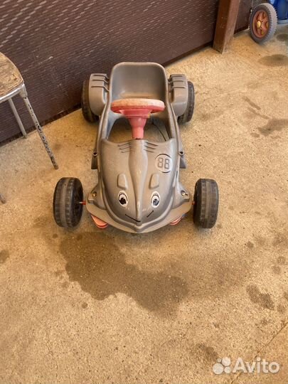 Детская машинка на педалях