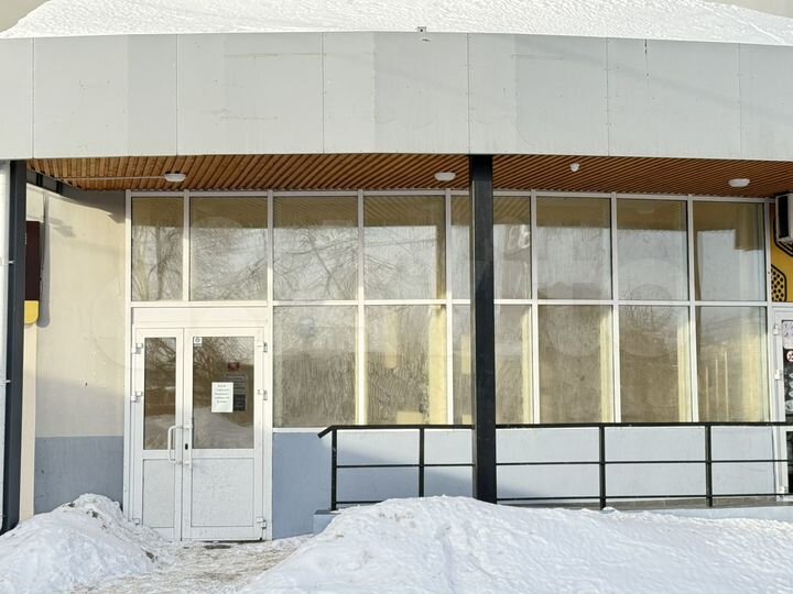 Помещение под магазин, офис, услуги, 277.6 м²