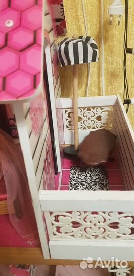 Большой кукольный домик