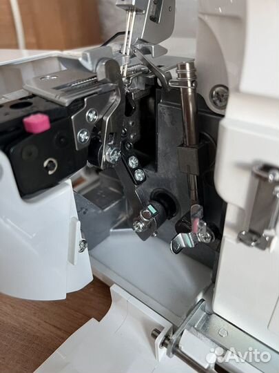 Отличный оверлок Janome 210 d