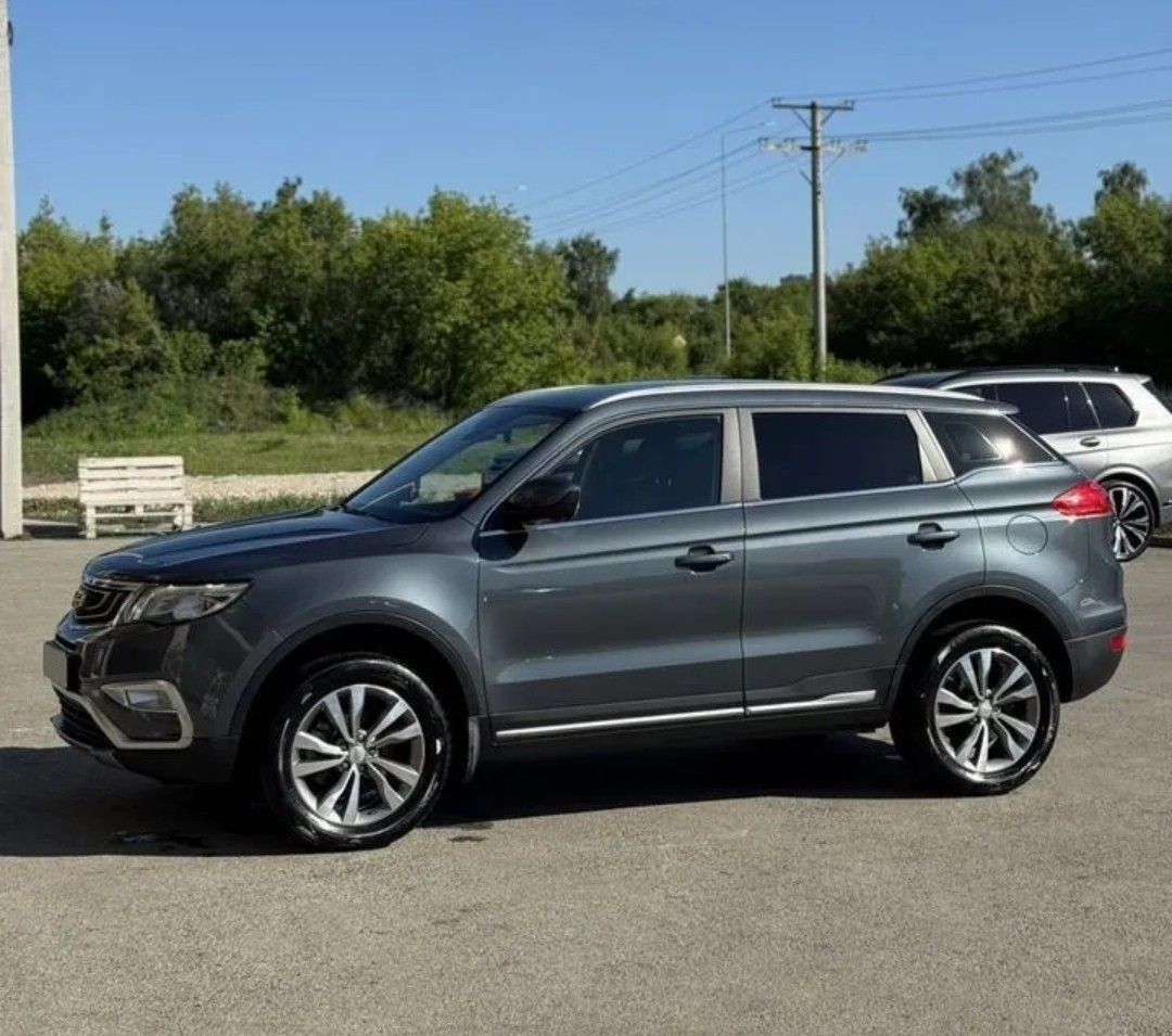 Geely Atlas: фото владельца